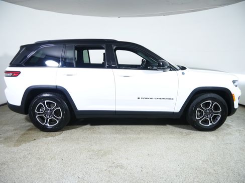 Used 2022 Jeep Grand Cherokee Trailhawk AWD/4WD image 8