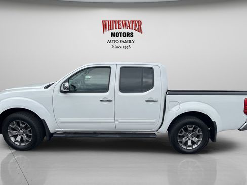 Used 2015 Nissan Frontier SL AWD/4WD image 2