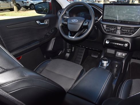 Used 2024 Ford Escape SE image 15