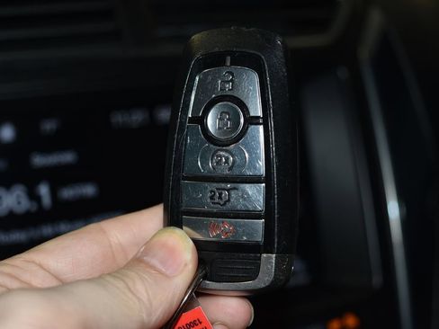 Used 2019 Ford Explorer Limited w/ Class III Trailer Tow Package image 17