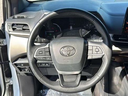 Used 2022 Toyota Sienna XLE image 20