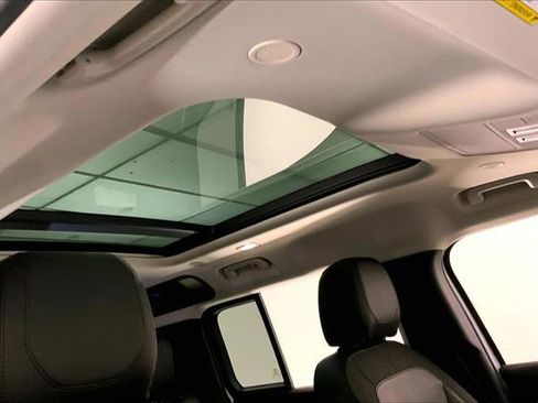 Used 2020 Land Rover Defender 110 SE image 26