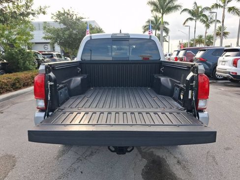Used 2017 Toyota Tacoma TRD Sport w/ Tow Package RWD image 7