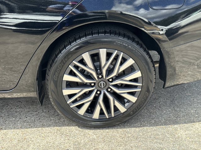 Used 2023 Nissan Altima 2.5 SV FWD image 6