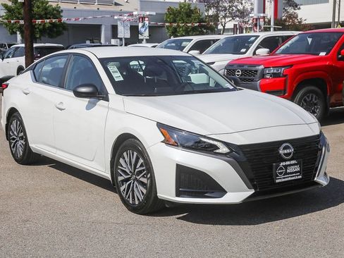 New 2026 Nissan Altima 2.5 SV FWD image 3