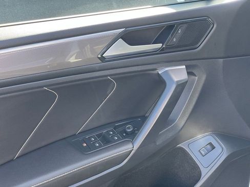 Certified 2022 Volkswagen Tiguan SE R-Line image 11