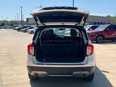 Used 2022 Ford Explorer Limited w/ Equipment Group 301A AWD/4WD image 15