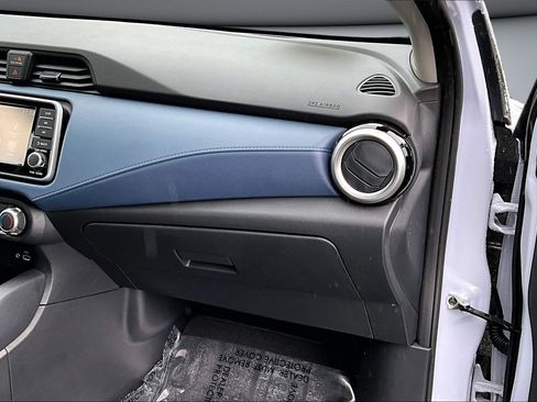 Used 2025 Nissan Versa SV w/ Trunk Package image 15