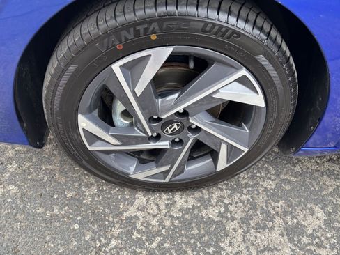 Used 2025 Hyundai Elantra SEL image 23