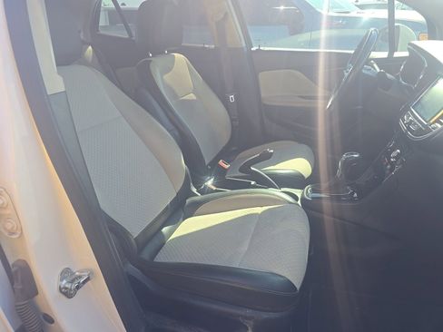 Used 2021 Buick Encore Preferred w/ Safety Package II FWD image 10