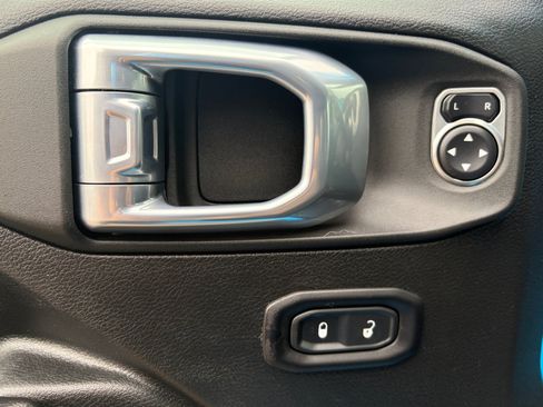 Used 2021 Jeep Wrangler Unlimited Sport AWD/4WD image 14