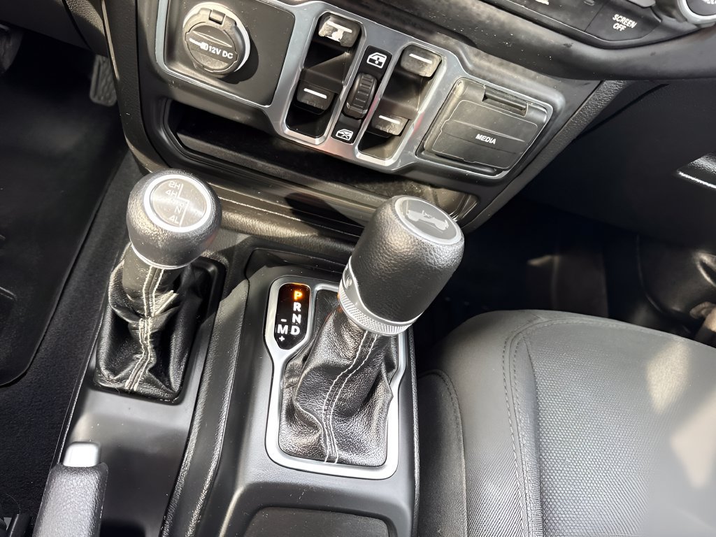 Used 2021 Jeep Wrangler Unlimited Sahara AWD/4WD image 11