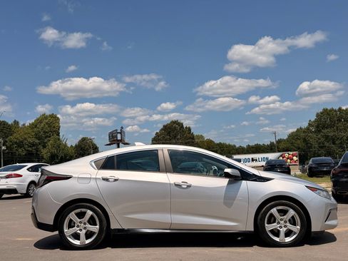 Used 2017 Chevrolet Volt LT w/ Comfort Package FWD image 10