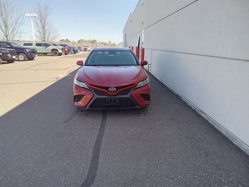 Certified 2019 Toyota Camry SE image 4