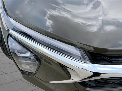 Certified 2024 Chevrolet Trax LT w/ Sunroof Package FWD image 27