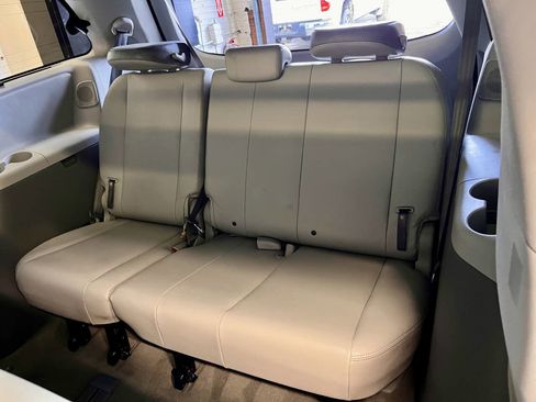 Used 2013 Toyota Sienna Limited image 16