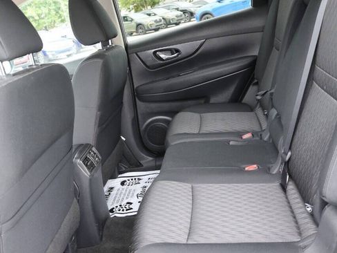 Used 2018 Nissan Rogue SV FWD image 16