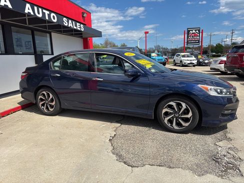 Used 2017 Honda Accord EX-L image 3