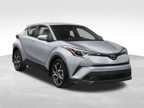 Used 2018 Toyota C-HR XLE FWD image 6