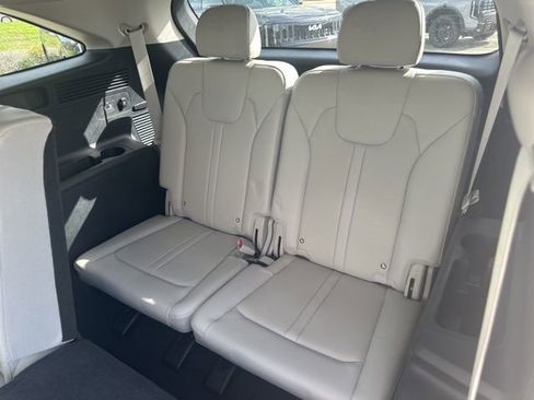 Used 2025 Kia Sorento S image 25