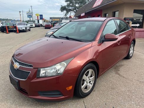 Used 2013 Chevrolet Cruze LT image 2
