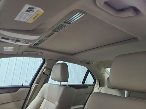 Used 2014 Mercedes-Benz E 350 4MATIC Sedan image 19