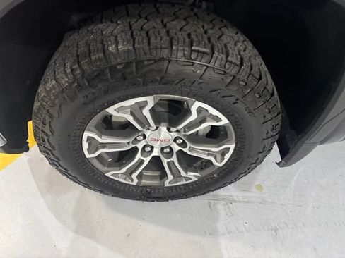 Used 2025 GMC Sierra 1500 SLT AWD/4WD image 43