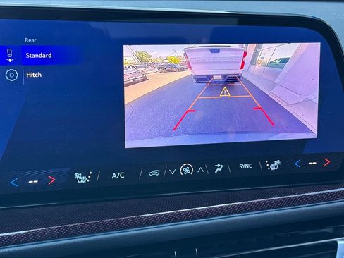 Used 2025 Chevrolet Traverse Z71 image 29