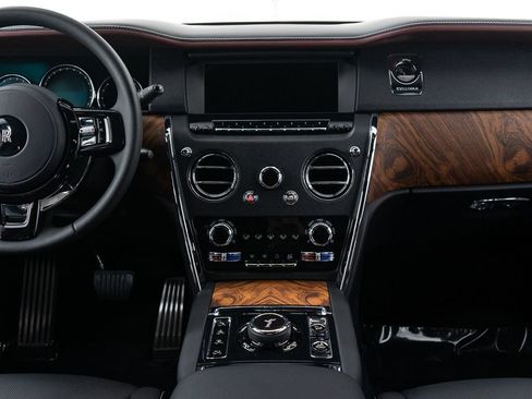 Certified 2023 Rolls-Royce Cullinan AWD/4WD image 37