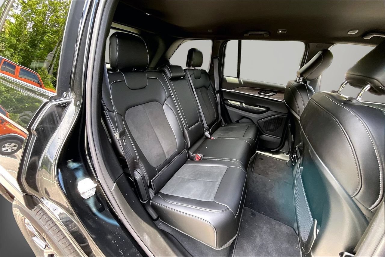 New 2026 Jeep Grand Cherokee Altitude AWD/4WD image 18