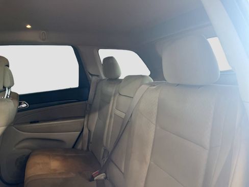 Used 2019 Jeep Grand Cherokee Laredo RWD image 20