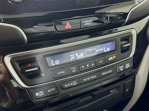 Used 2021 Honda Pilot Touring image 29