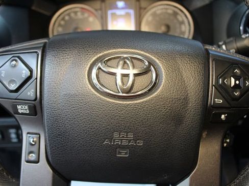 Used 2017 Toyota Tacoma TRD Sport AWD/4WD image 17