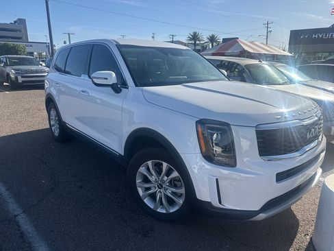 Used 2022 Kia Telluride LX FWD image 16