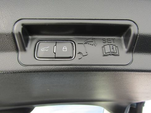 Used 2025 Ford Explorer Active w/ Active Comfort Package AWD/4WD image 19