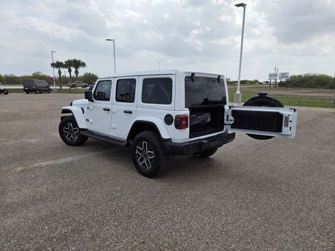 New 2026 Jeep Wrangler Unlimited Sahara image 25