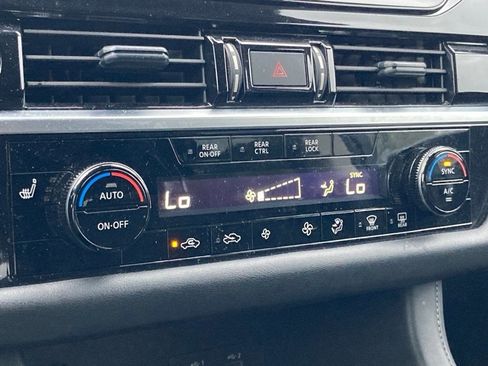 Used 2025 Nissan Pathfinder SV image 26