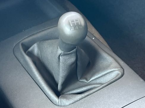 Used 2005 Nissan Frontier XE w/ (U01) Preferred Pkg RWD image 25