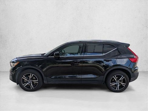 Used 2023 Volvo XC40 B5 Plus w/ Driver Assist Package AWD/4WD image 8