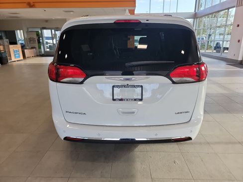 Used 2020 Chrysler Pacifica Limited FWD image 7