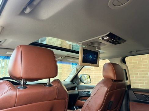 Used 2018 Cadillac Escalade ESV Luxury w/ LPO, Radiant Package AWD/4WD image 15