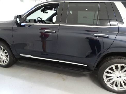 Certified 2023 Cadillac Escalade Premium Luxury w/ Performance Package AWD/4WD image 21