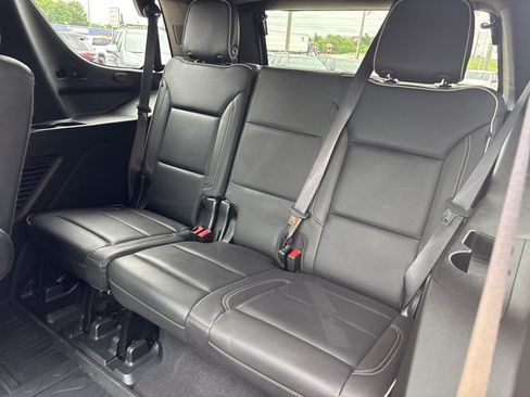 Used 2023 GMC Yukon SLT AWD/4WD image 18