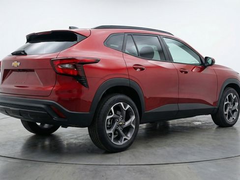 Used 2025 Chevrolet Trax LT FWD image 9