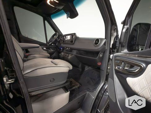Used 2023 Mercedes-Benz Sprinter 2500 image 28