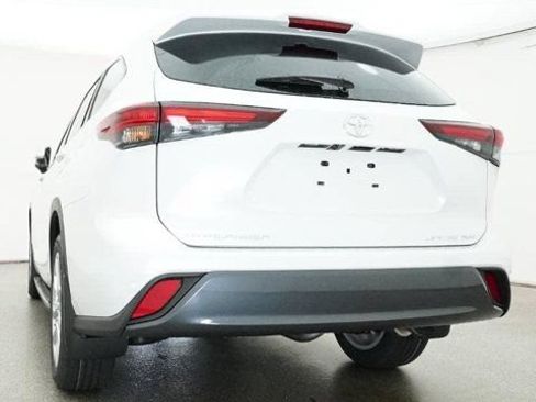 New 2026 Toyota Highlander AWD image 21