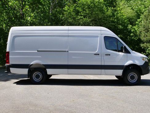 Used 2025 Mercedes-Benz Sprinter 2500 image 37