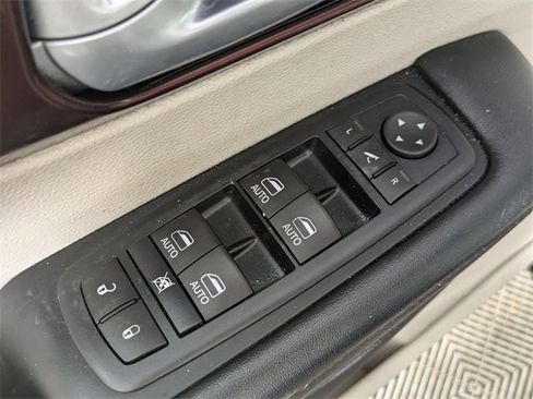 Used 2017 Chrysler Pacifica Limited w/ UConnect Theater Package image 15