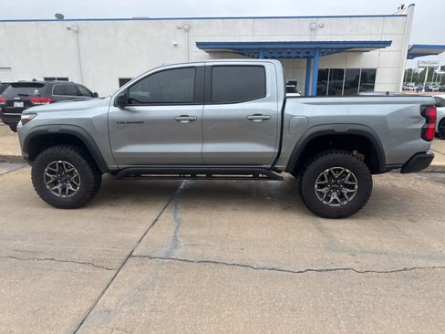 Used 2025 Chevrolet Colorado ZR2 w/ Technology Package AWD/4WD image 5