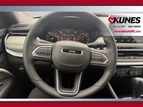 Used 2025 Jeep Compass Limited AWD/4WD image 29